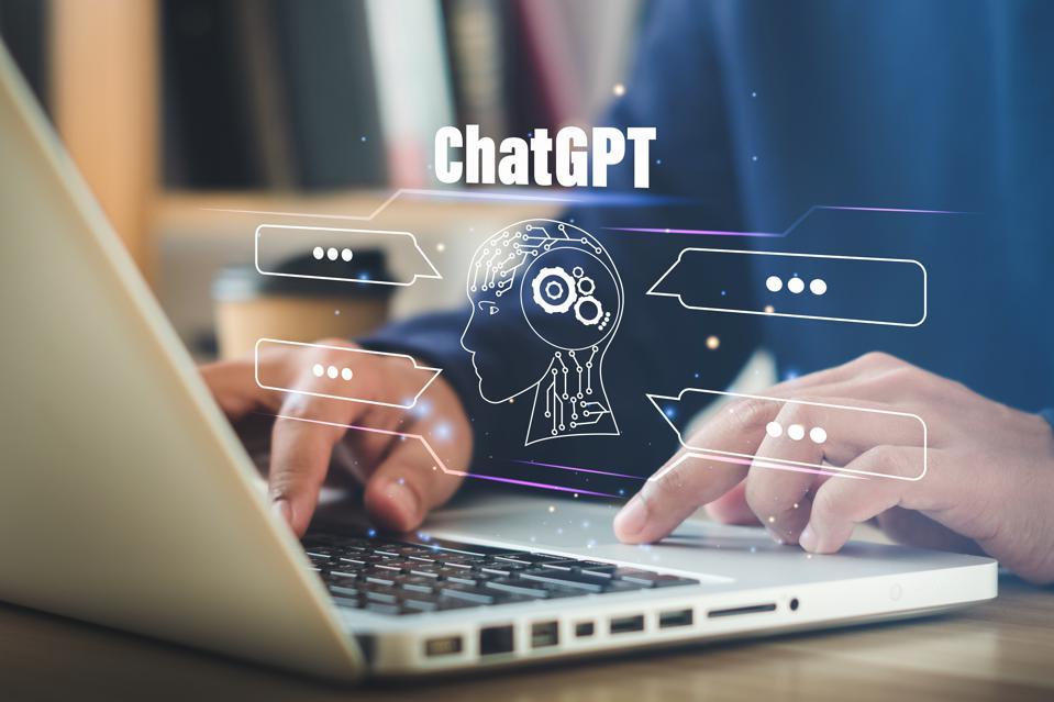 Chat GPT có lẽ cũng là một trong những “hiểm họa” lớn nhất trong tương lai gần, đó là các thông tin do nó tạo ra mà việc kiểm soát, đánh giá sẽ gặp khó khăn