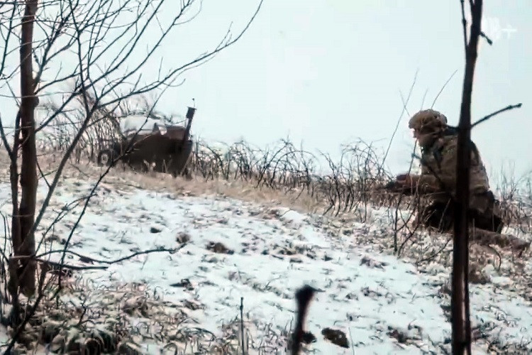 Video lính Ukraine lần đầu dùng robot mặt đất tấn công chiến hào Nga